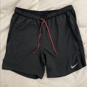 Nike shorts 5”